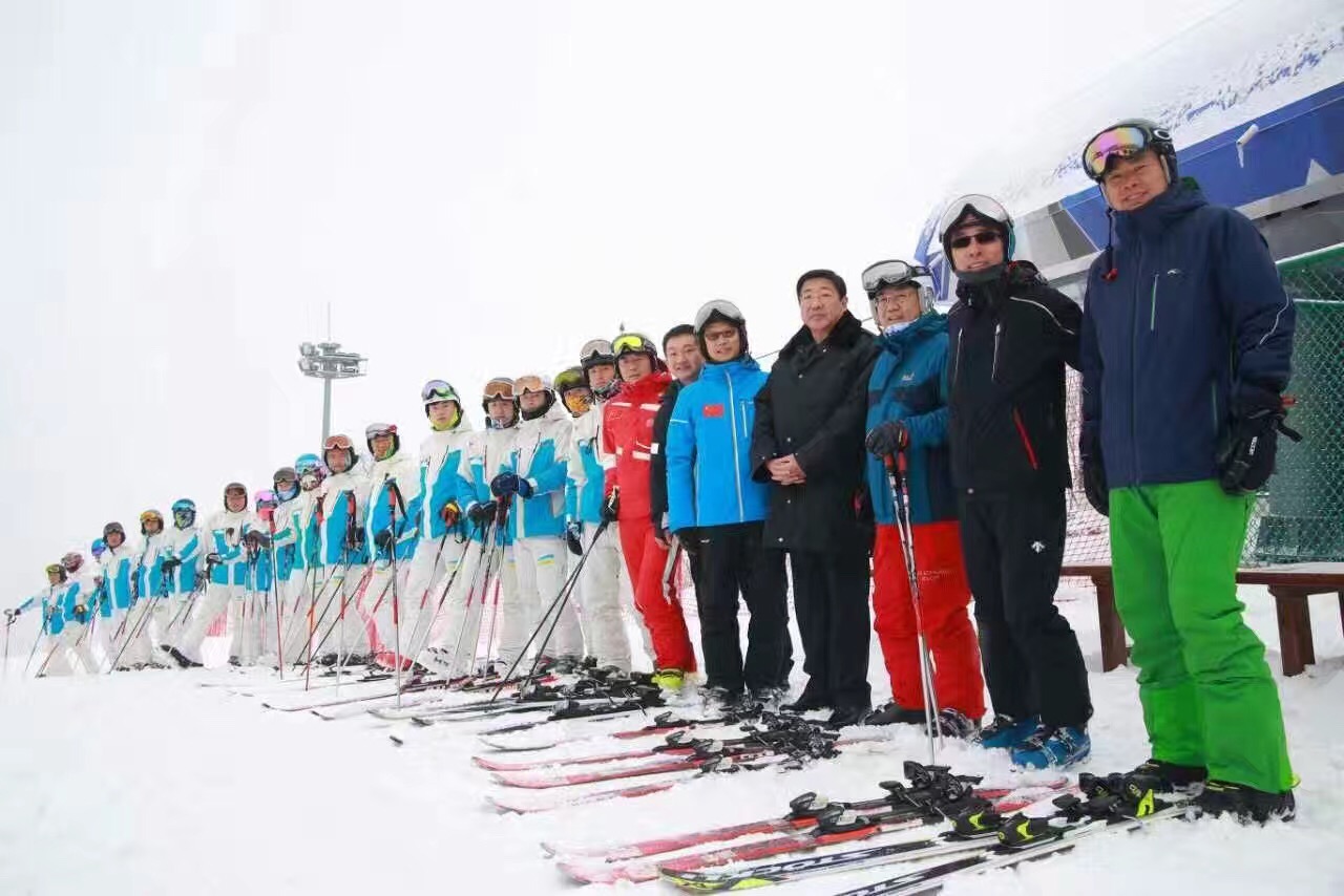 万山雪业成立,成为国内滑雪度假领域最大运营