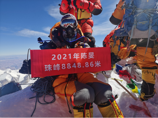 這就是龍民：8848.86米，她是中國登頂珠峰最年長的女性！_中國網地産