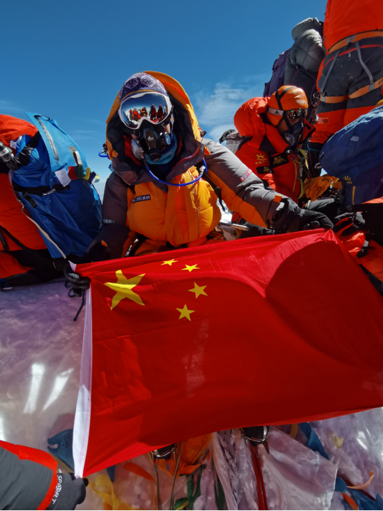 这就是龙民：8848.86米，她是中国登顶珠峰最年长的女性！_中国网地产