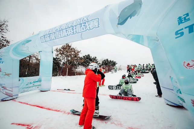 青岛阿朵小镇滑雪精英挑战赛登录央视 掀起冰雪运动新热潮_中国网地产