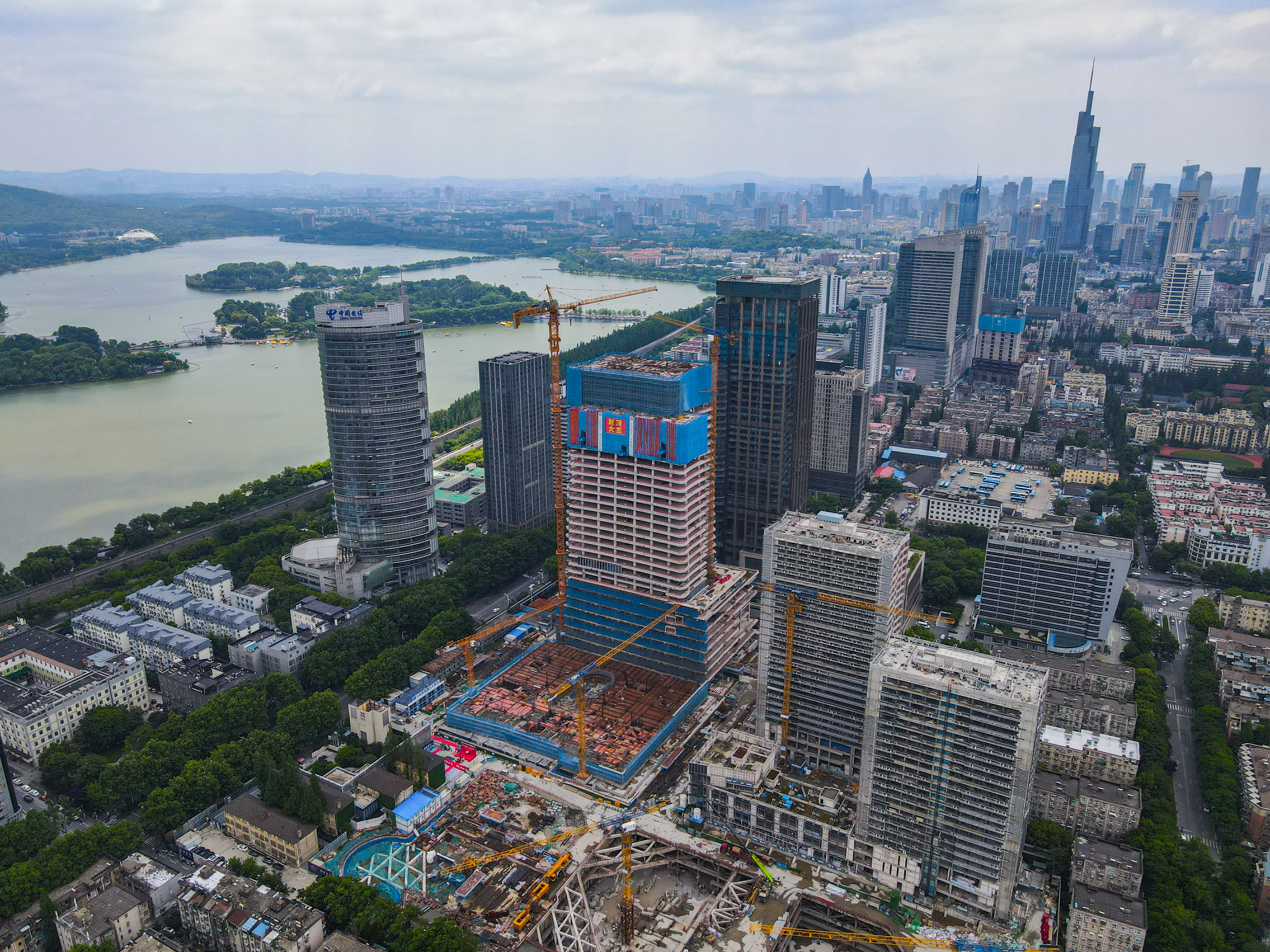 南京华贸中心写字楼结构封顶，主城再添新地标_中国网地产