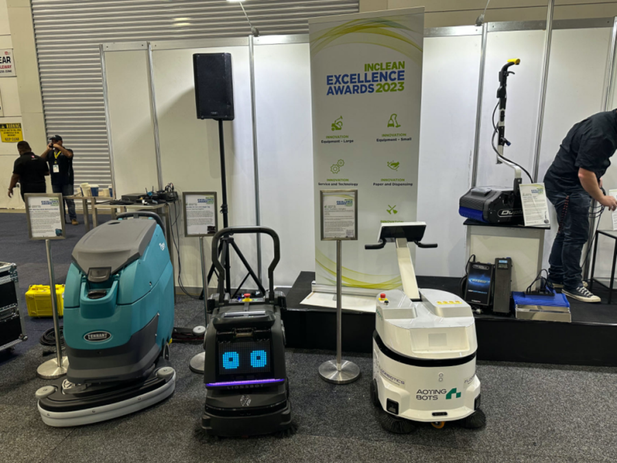迪马机器人 I 澳汀清洁机器人海外首展，斩获国际创新卓越大奖_中国网地产
